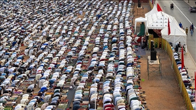 المغاربة يؤدون صلاة العيد وغياب الأضاحي في ظل الجفاف