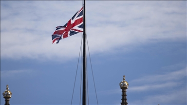 UK 'temporarily' withdraws its staff from embassy in Iran