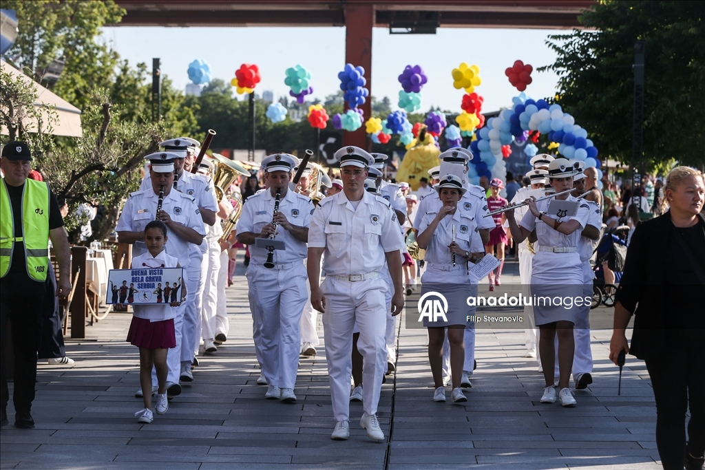 Defile dekoriranih plovila na 20. Karnevalu brodova u Beogradu